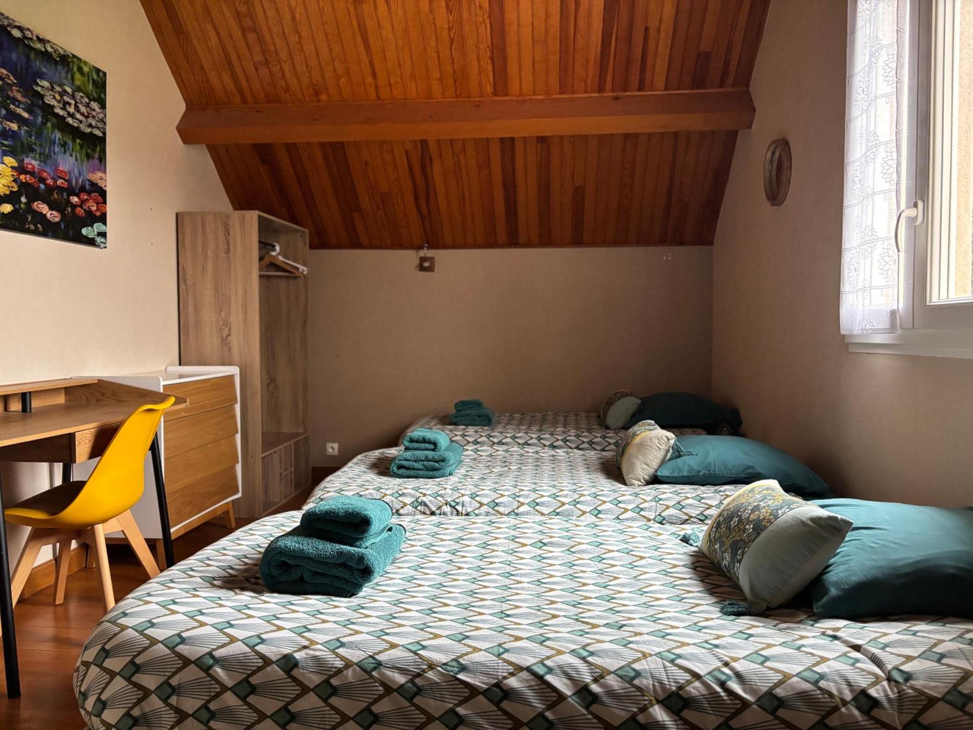Le So Art, Grande Maison 4 Chambres, Terrain De Petanque, Grand Jardin Clos, Flipper, Babyfoot, Jeux Arcade, Ping Pong,1 Km Mer, Proche Golf, Port En Bessin, Bayeux Et Plages Du Debarquement, Adaptee Enfants Commes Exterior foto