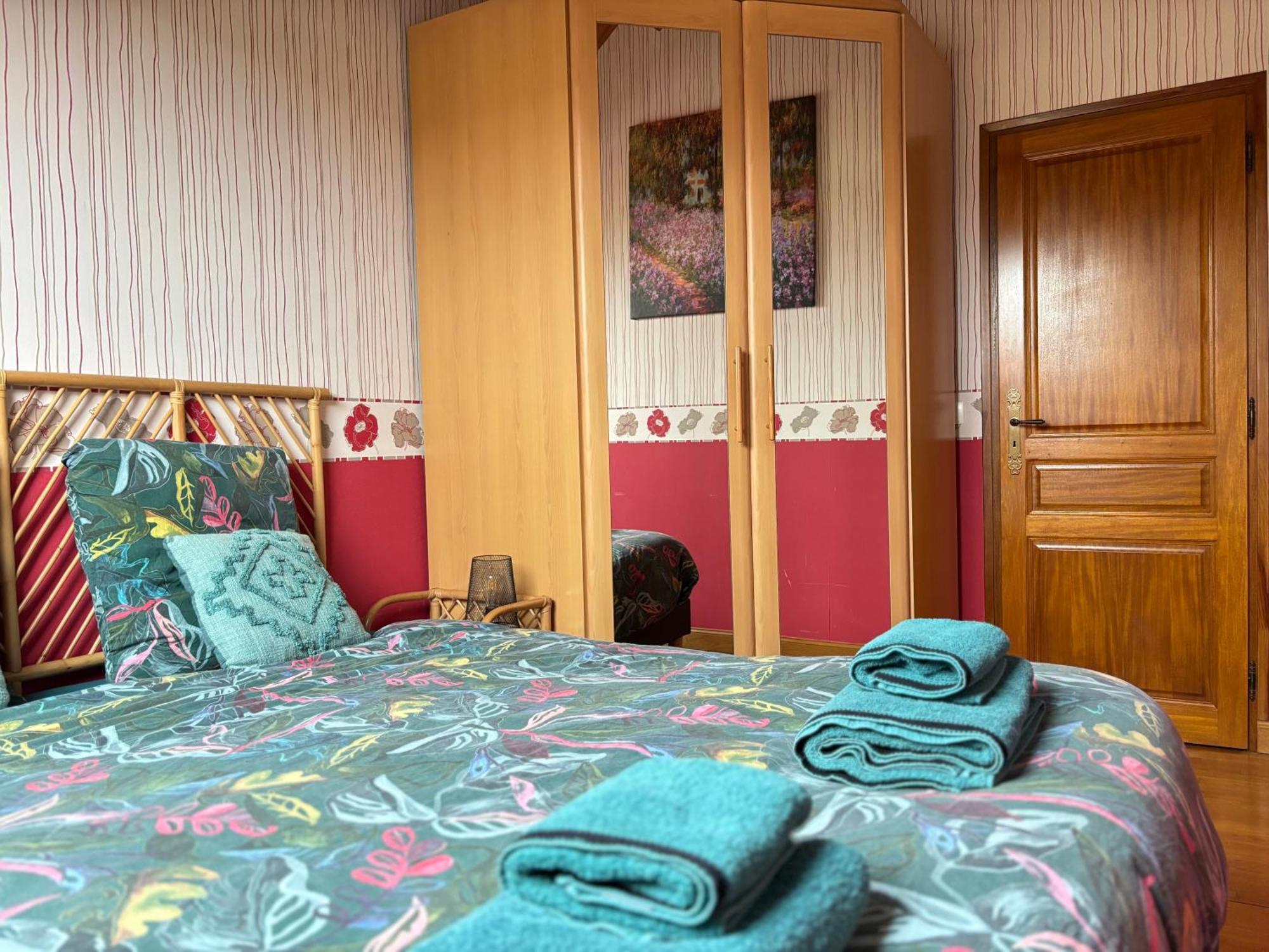 Le So Art, Grande Maison 4 Chambres, Terrain De Petanque, Grand Jardin Clos, Flipper, Babyfoot, Jeux Arcade, Ping Pong,1 Km Mer, Proche Golf, Port En Bessin, Bayeux Et Plages Du Debarquement, Adaptee Enfants Commes Exterior foto