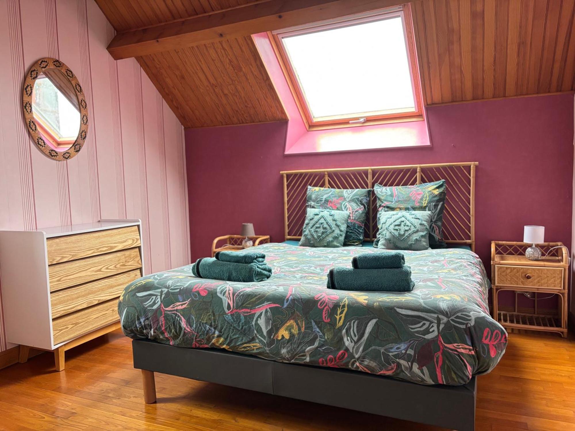 Le So Art, Grande Maison 4 Chambres, Terrain De Petanque, Grand Jardin Clos, Flipper, Babyfoot, Jeux Arcade, Ping Pong,1 Km Mer, Proche Golf, Port En Bessin, Bayeux Et Plages Du Debarquement, Adaptee Enfants Commes Exterior foto